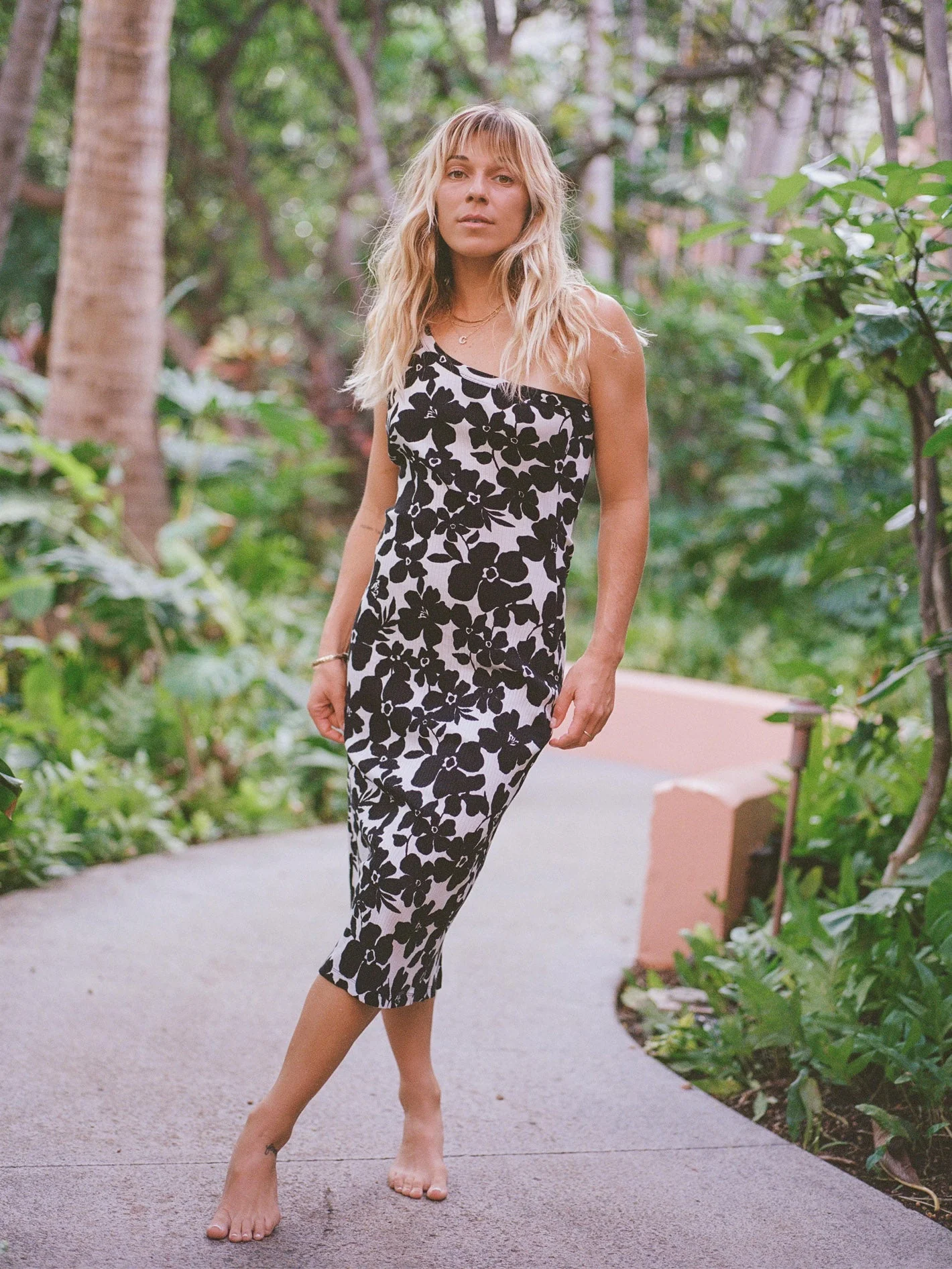 Robe Coco Ho Assymetric - Black White