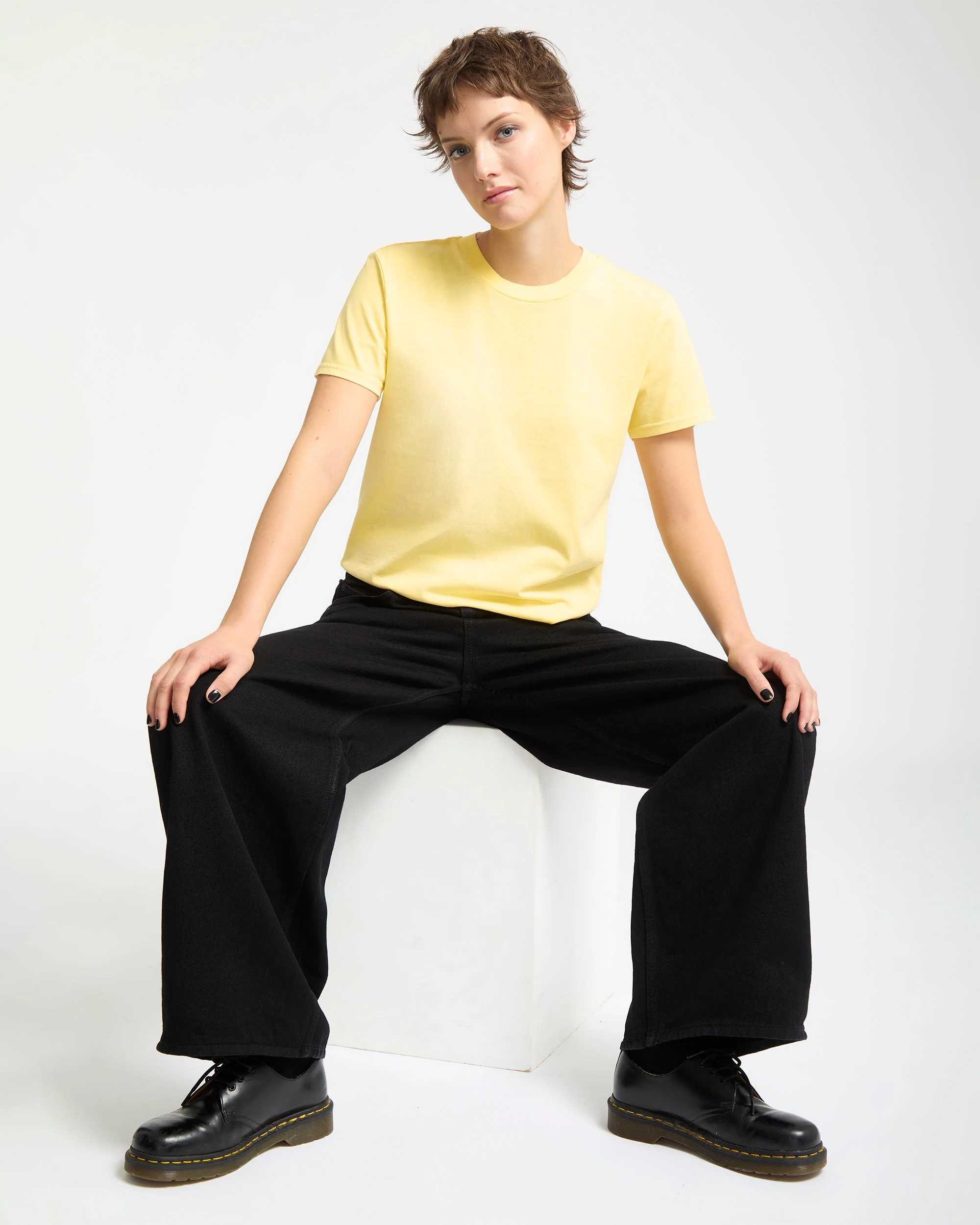T-Shirt Solid Stone Emb - Dawn Yellow - Image 4