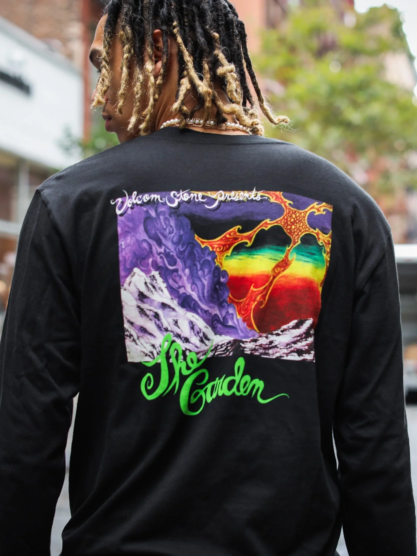 T-shirt V Ent The Garden - BLACK